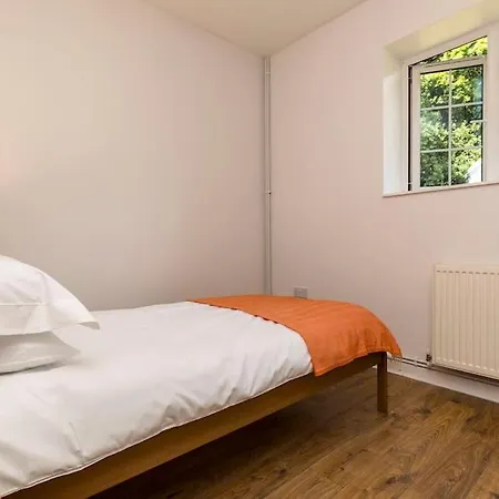 Well-Equipped Apartment At Westerlands Farm Graffham Экстерьер фото