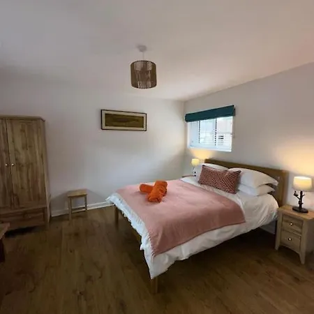 Well-Equipped Apartment At Westerlands Farm Graffham Экстерьер фото