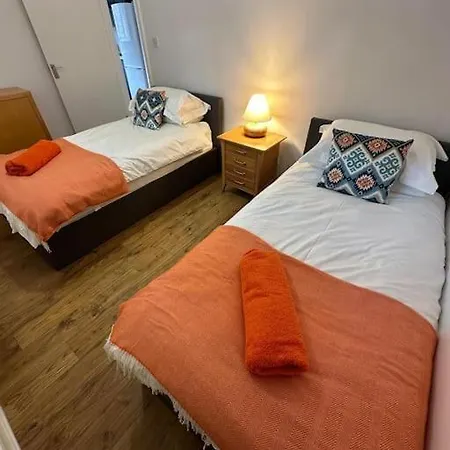 Well-Equipped Apartment At Westerlands Farm Graffham Экстерьер фото